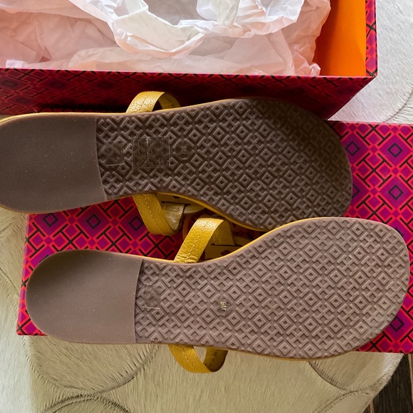 NWT -Tory Burch Sandal - Picture 4 of 5